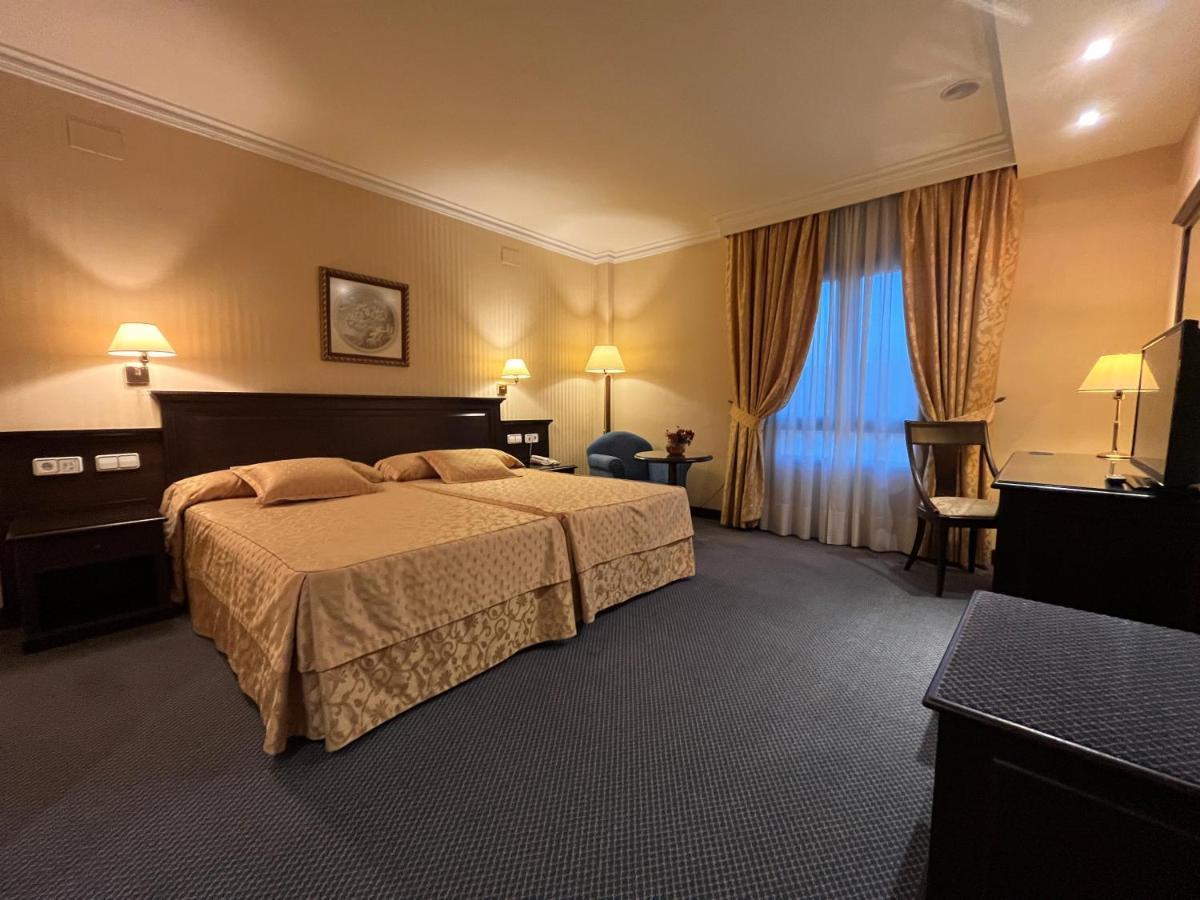 Santiago Hotel Linares  Ngoại thất bức ảnh